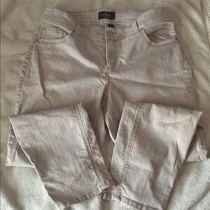Chico’s So Slimming Jeans in Light Taupe. Size 1.